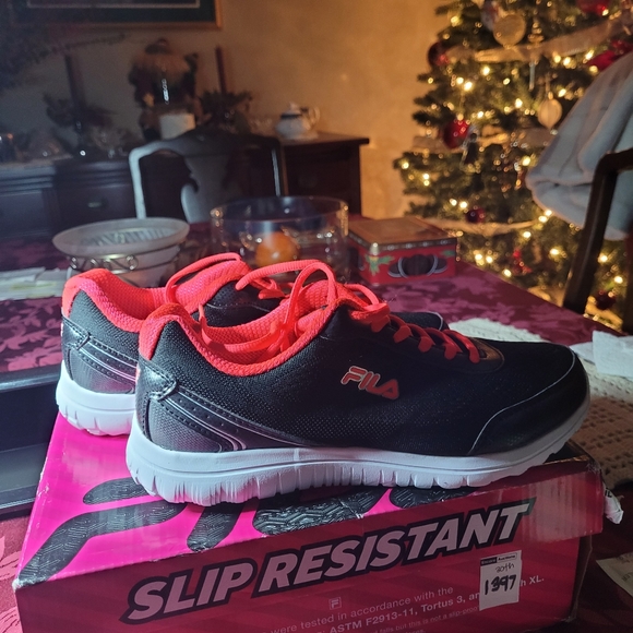 Ladies Sneakers size 8 - Picture 3 of 9